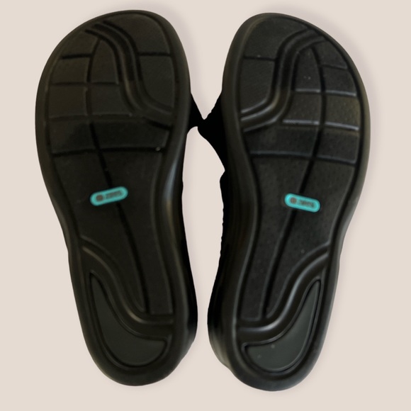 Women's Bzees Desire Comfort Wedge Slip On Slides Sandals Black Size 9 - Picture 2 of 8